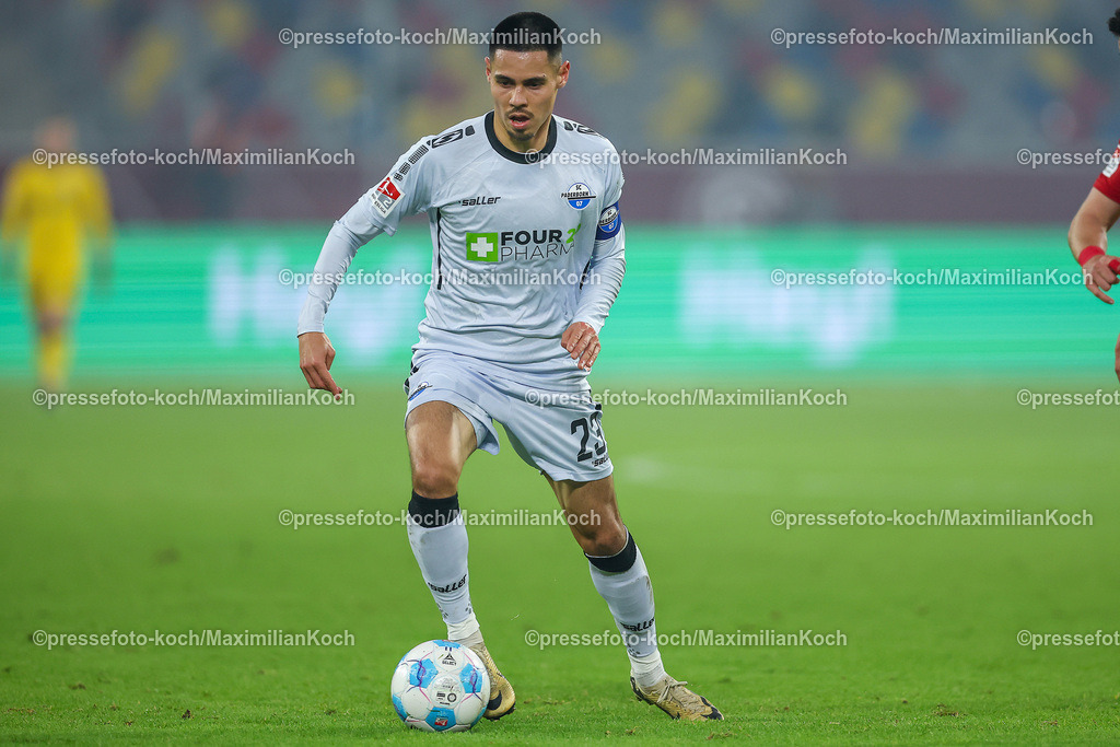 Due0911240109602131 | 09.11.2024, Fußball, Fortuna Düsseldorf - SC Paderborn 07, 2. Bundesliga, Merkur Spiel-Arena, Saison 2024 2025: Raphael Obermair (Paderborn #23) DFB regulations prohibit any use of photographs as image sequences and or quasi-video.