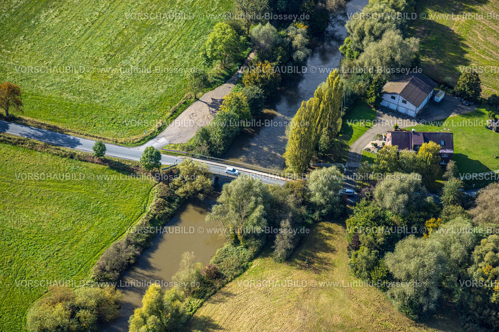 Hamm241008353 | Luftbild, Fluss Lippe und Brücke Haarener Weg mit Wohnhaus und herbstlichen Bäumen, Uentrop, Hamm, Ruhrgebiet, Nordrhein-Westfalen, Deutschland