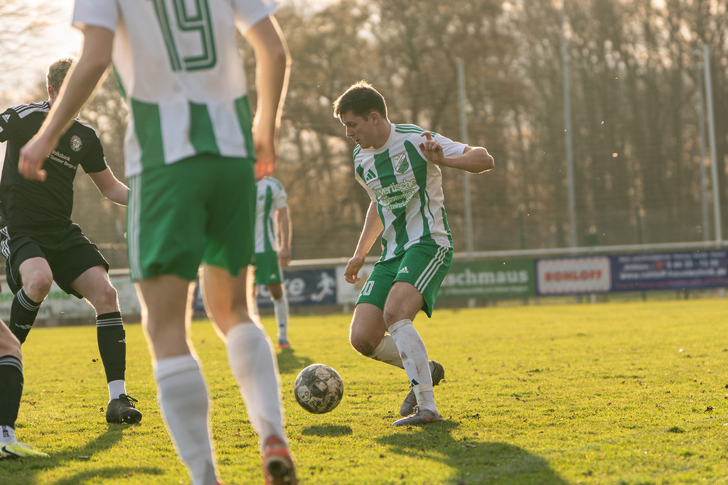 Fußball I Herren I Saison 2025-2026 I Bezirksliga Weser-Ems 4 I 21. Spieltag I TuS Lutten - SW Osterfeine I 4509 | jns.sportfotos - Realisiert mit Pictrs.com