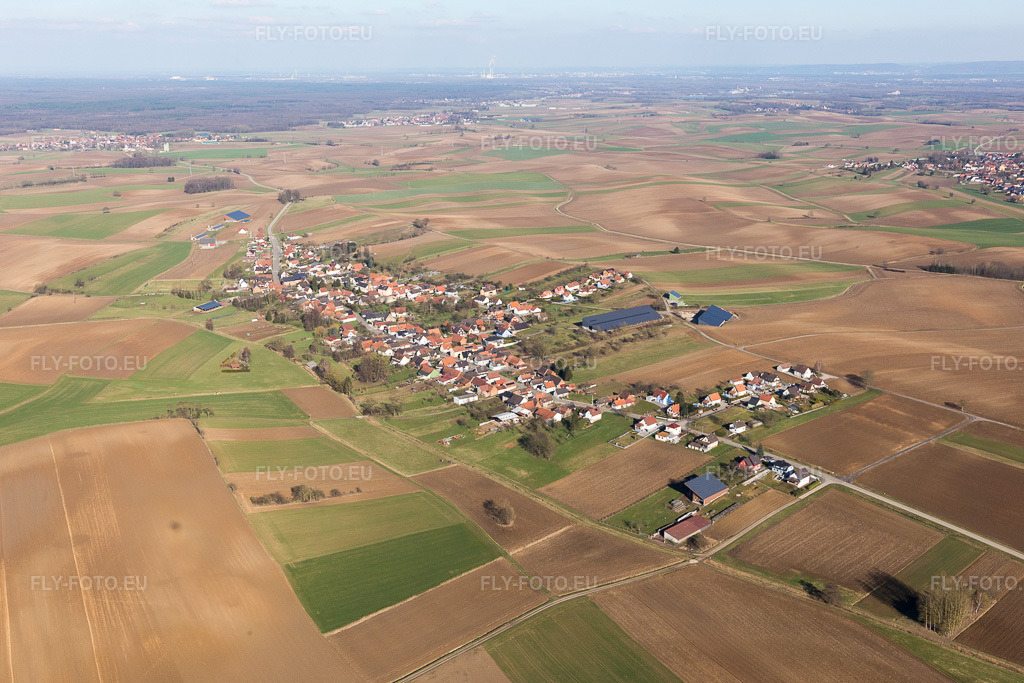 Vue aérienne: Vue de la ville à Siegen dans le département Bas Rhin, France. Photo: IMG_104833.jpg prise le 14/03/2018 par Werner Riehm/FLY-FOTO.euRésolution de l'original: 5472 x 3648 px