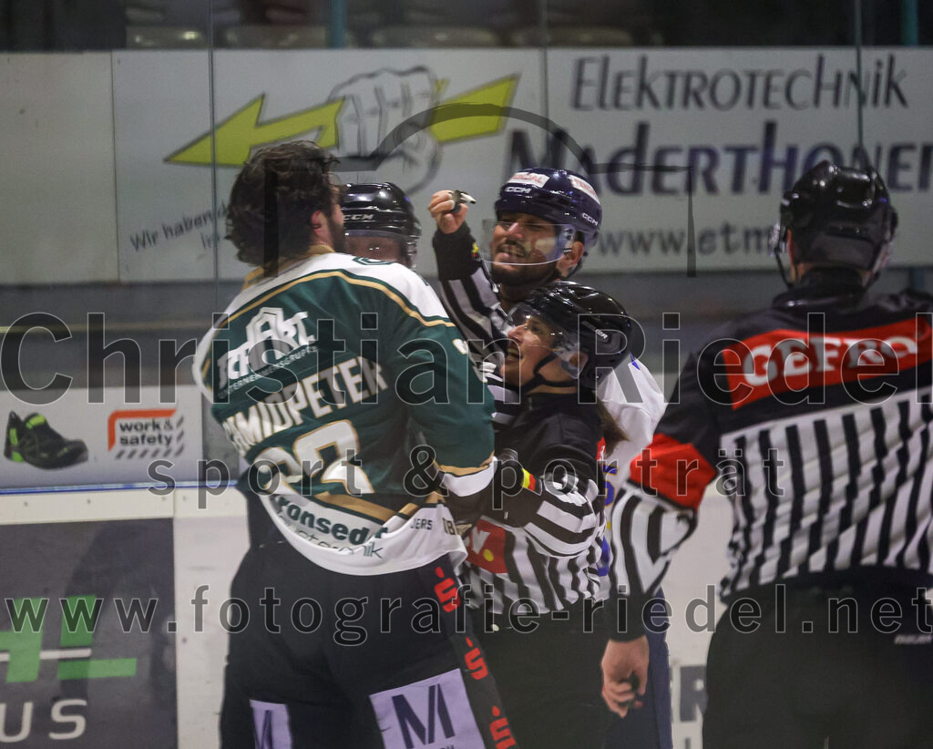 2026-01-09_044_TSV_Erding_gegen_Stuttgart_Rebels | Erding, Deutschland, 09.01.2026:Eishockey, Oberliga Süd 2025 / 2026, 35. Spieltag, TSV Erding gegen Stuttgart Rebels, Endergebnis: Marc Schmidpeter (Erding Gladiators, #33)Foto: Christian Riedel / fotografie-riedel.net