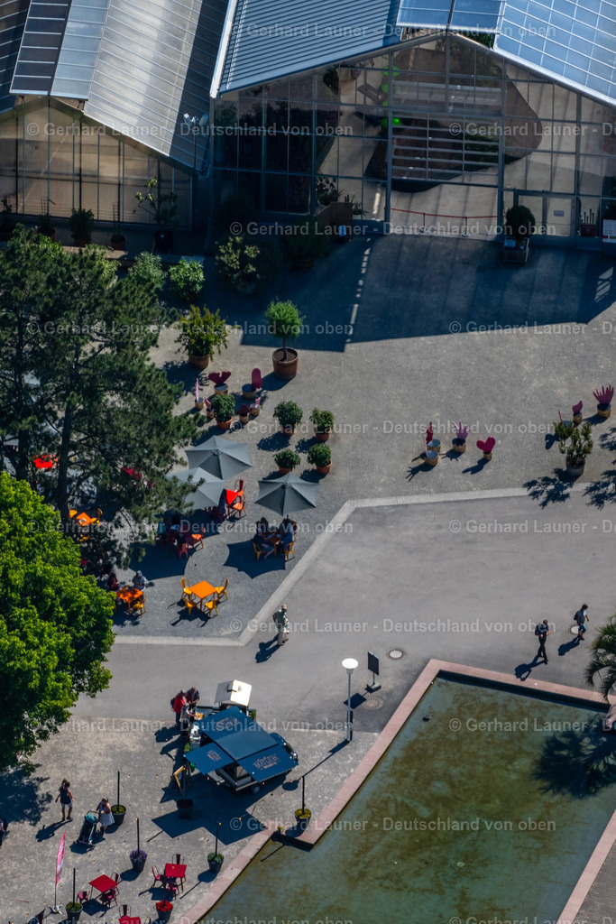 4045862 | ERFURT 14.06.2021 Parkanlage " egapark " mit "egapark-Glashaus " im Ortsteil Hochheim in Erfurt im Bundesland Thüringen, Deutschland. Weiterführende Informationen bei: Erfurter Garten- und Ausstellungs gemeinnützige GmbH. // Park of " egapark " mit "egapark-Glashaus " in the district Hochheim in Erfurt in the state Thuringia, Germany. Further information at: Erfurter Garten- und Ausstellungs gemeinnuetzige GmbH. Foto: Gerhard Launer