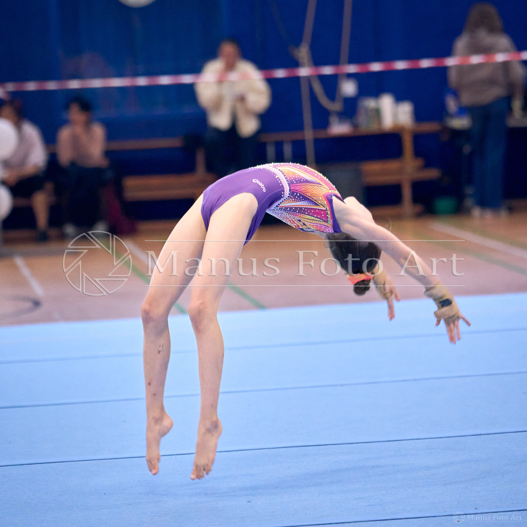 2024-10-06-3-C-DSC01859 | Professionelle Sportfotografie in Hamburg, Schleswig-Holstein und Niedersachsen – spezialisiert auf Rhönrad, Geräteturnen, Leistungsturnen und rhythmische Sportgymnastik. Bundesweite Begleitung von Rhönrad-Events. Jetzt Sport-Fotos - Realisiert mit Pictrs.com