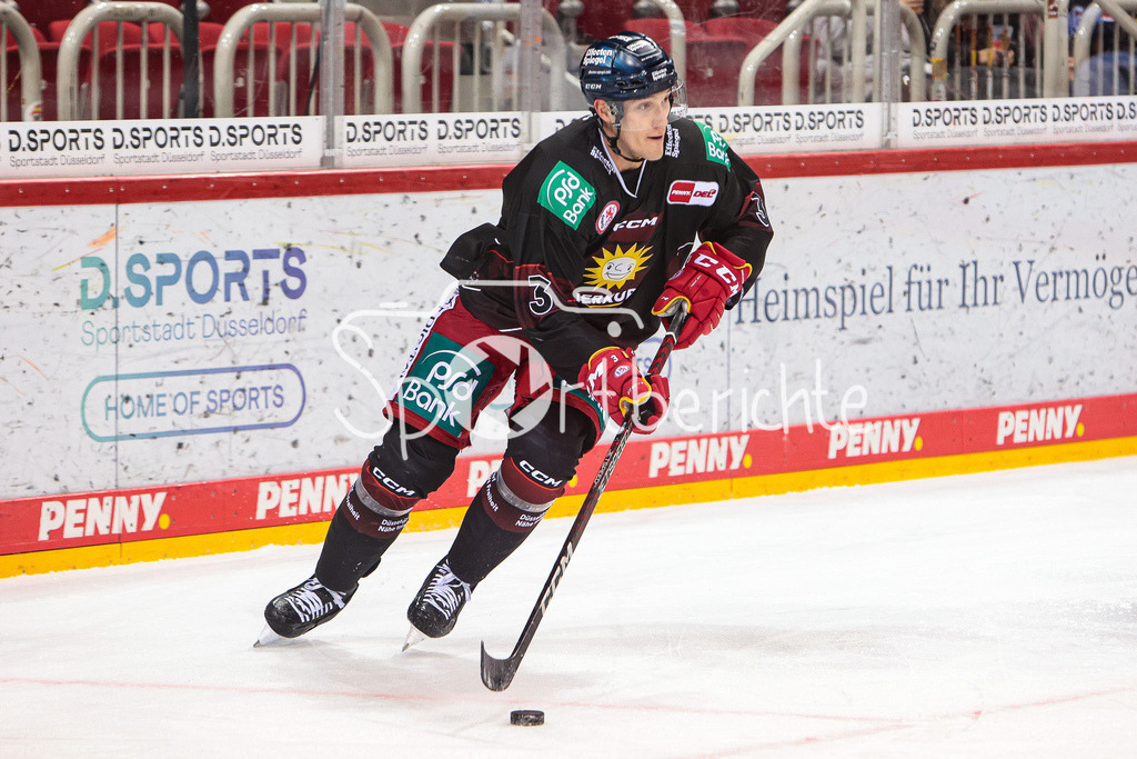 Duesseldorfer EG - Augsburger Panther | Alec McCREA (DEG #3) am Puck