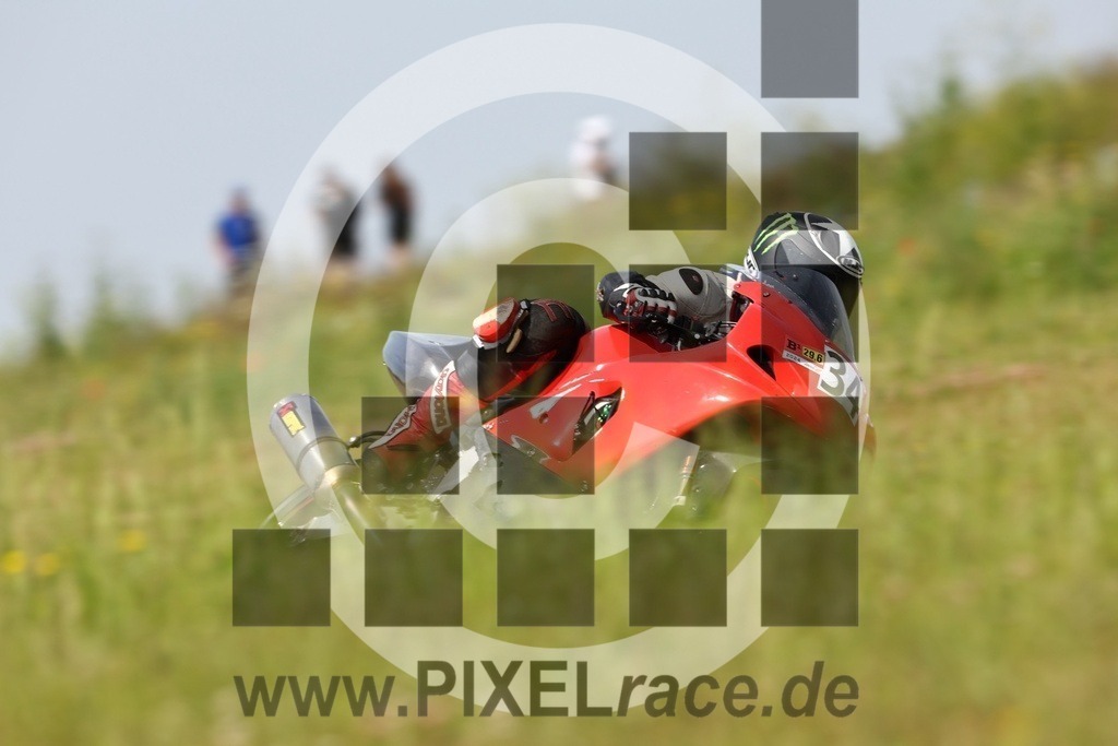 top-20240629_00706 | Schöne Erinnerungen an spannende Momente - das festzuhalten ist unser Job. PIXELrace.de ist seit 2003 auf den Rennstrecken Europas unterwegs um die Action draußen beim Fahren und die wunderbare Stimmung imm Fahrerlager für euch einzufangen.