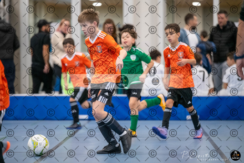 20241130_FCR-Hallenturnier-E-3_046 | Sport und Naturfotografie von Roberto Esposito zeigt echte Momente Bewegung und die Schönheit der Natur. Ausdrucksstarke Bilder schaffen Emotionen.