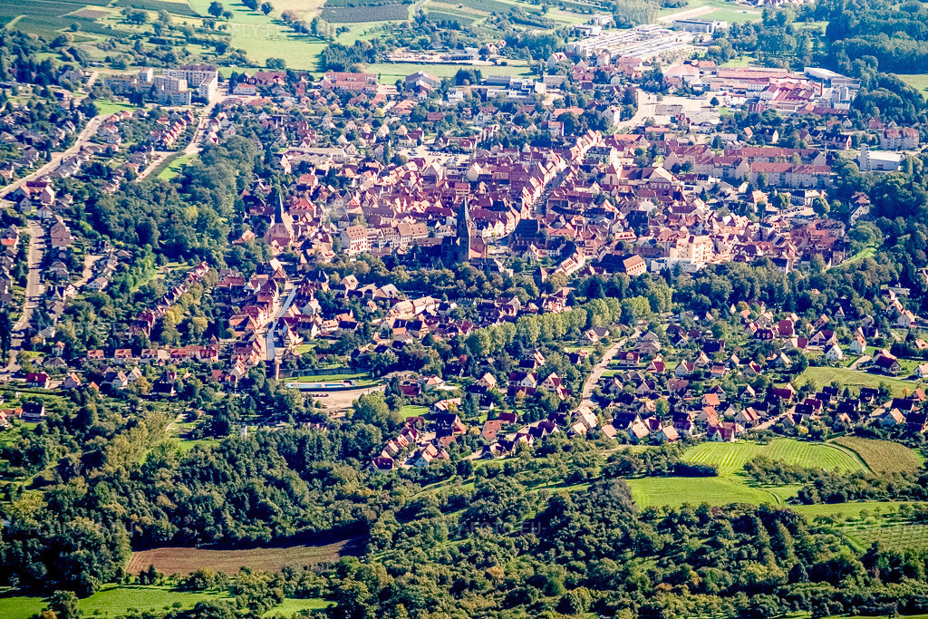 Vue aérienne: Vue de la ville depuis l'ouest à Wissembourg dans le département Bas Rhin, France – .Photo: IMG_4317.jpg prise le 08/10/2006 par Werner Riehm/FLY-FOTO.eu – Résolution de l'original: 3456 x 2304 px