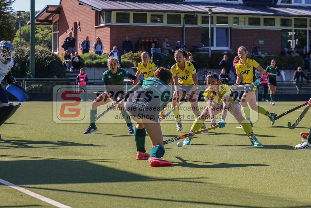 Raffelberg-Braunschweig-41 | Svea Schifferings (Club Raffelberg #11) &amp; Jule Bloch (Club Raffelberg #85), Club Raffelberg - Eintracht Braunschweig am 17.9.2022 in der Hockeyanlage Club Raffelberg, Duisburg