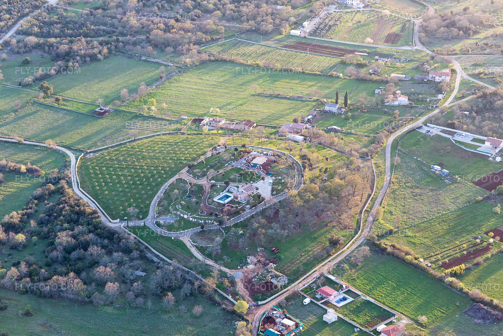 Aerial view: View of the town in Spanidiga in the state Gespanschaft Istrien, Croatia.Photo: IMG_106154.jpg taken on 04/13/2018 by Werner Riehm/FLY-FOTO.comResolution of the original: 5472 x 3648 px