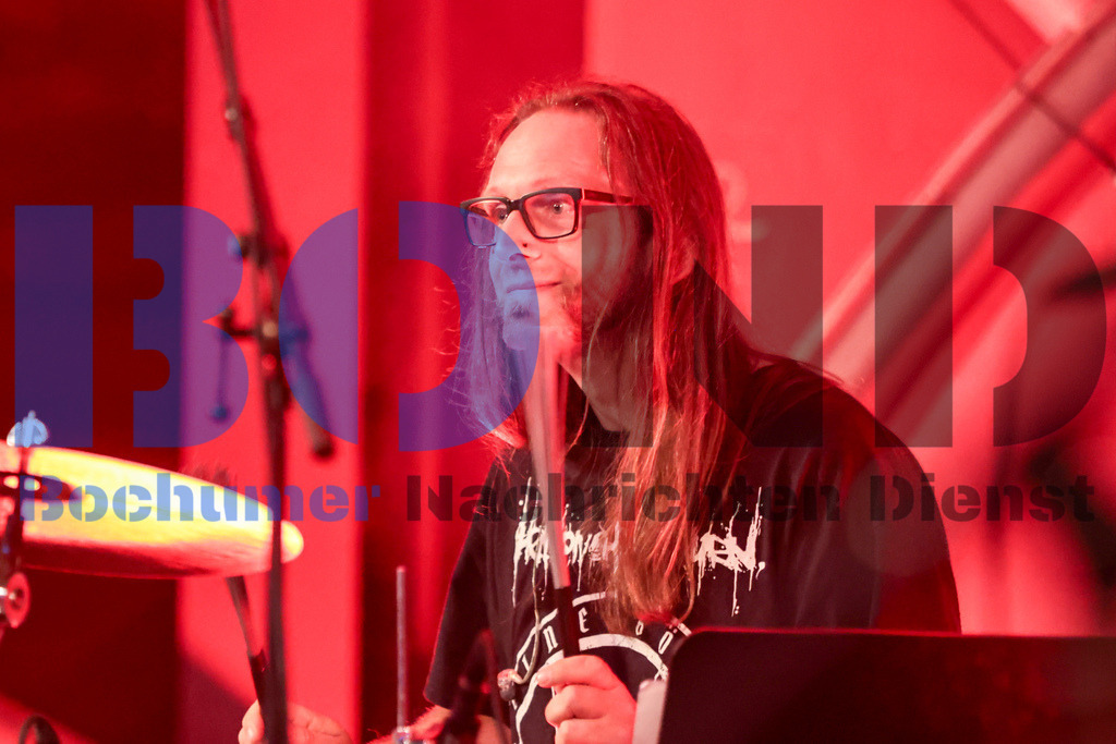 SES_BTFEUE20250704-20 | bond - Realisiert mit Pictrs.com