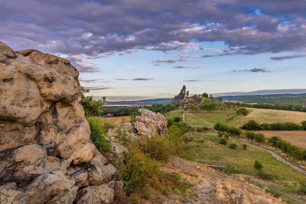 Teufelsmauer an einem Sommerabend | Wir machen aus Ihren Bildern Erinnerungen für die Ewigkeit | Hochwertige Fotografien für Ihr zu Hause. - Realisiert mit Pictrs.com