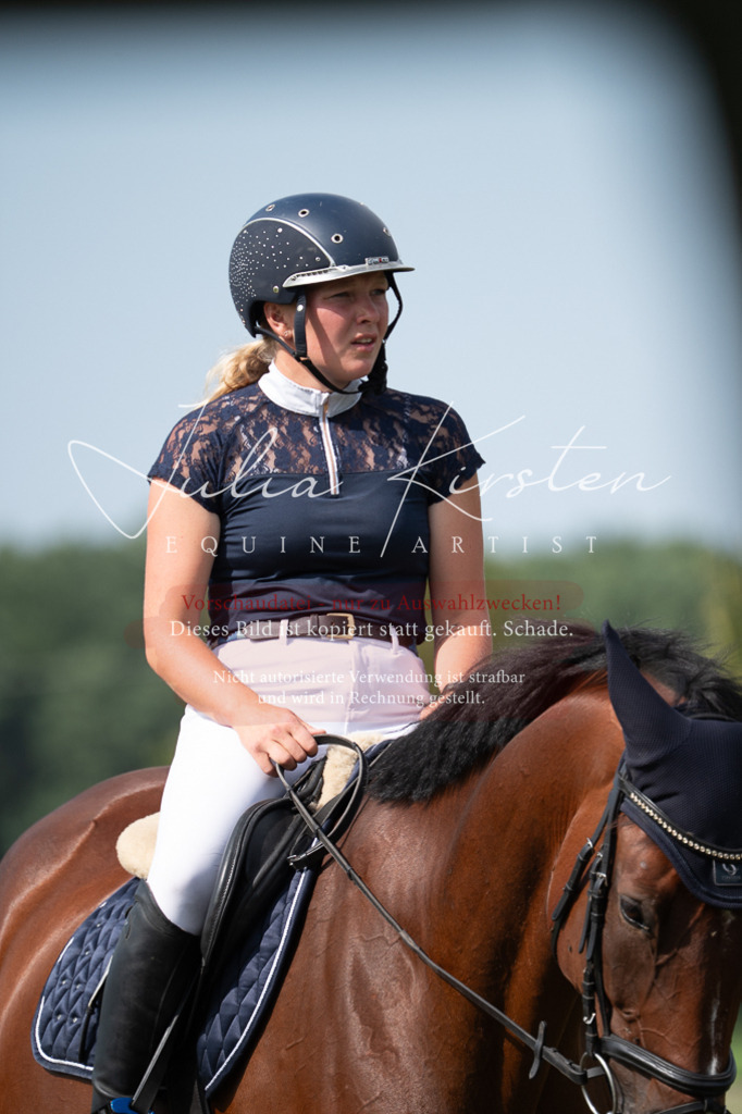 DSC_1000 | Pferde- und Turnierfotografie in Westsachsen. Pferdeportraits, Auftragszeichnungen und intuitive Kunst.