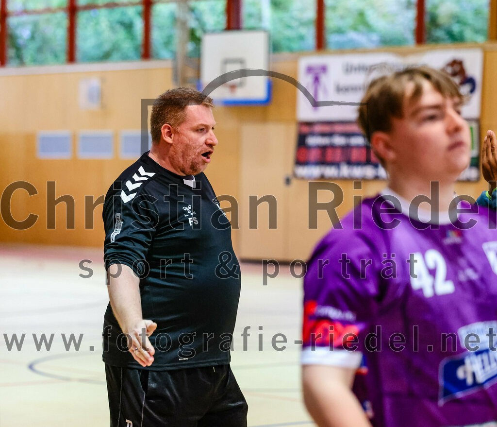 2023-10-21_041_SpVgg_Altenerding_III_gegen_TSV_Taufkirchen-Vils | Erding, Deutschland, 21.10.2023:
Handball, Bezirksklasse Männer Staffel Ost 2023 / 2024, 4. Spieltag, SpVgg Altenerding III gegen TSV Taufkirchen/Vils, Endergebnis: 27:32

Trainer Frank Sullivan (SpVgg Altenerding)

Foto: Christian Riedel / fotografie-riedel.net
