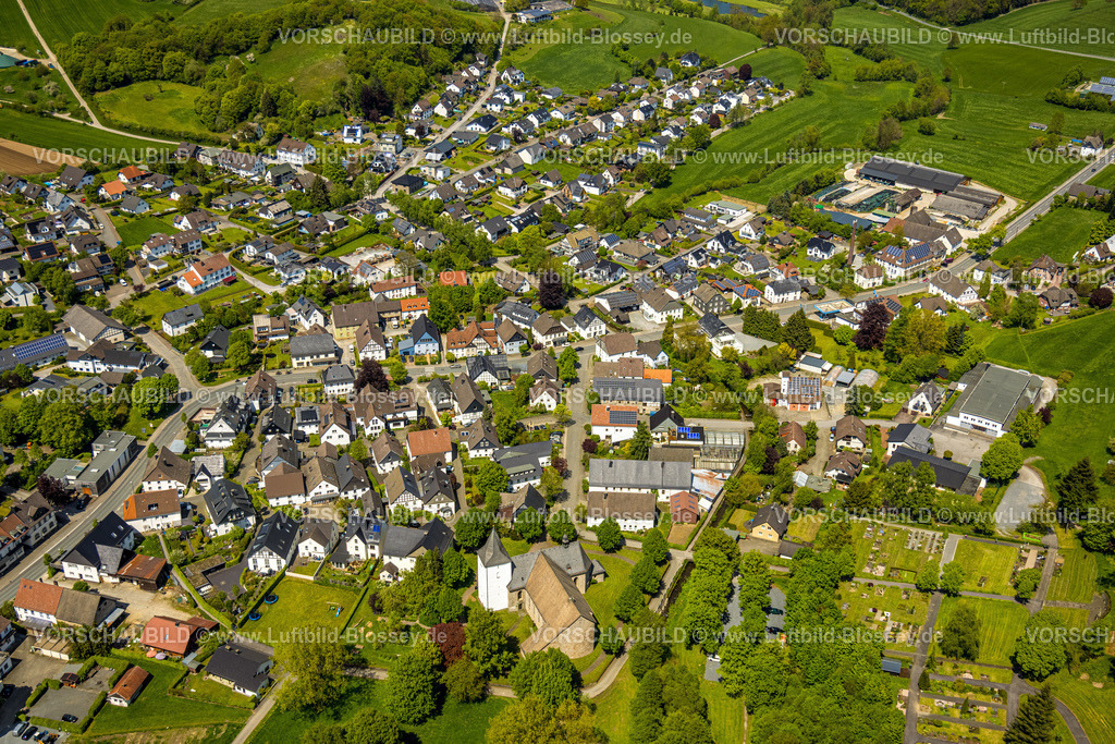 Sundern230505086 | Luftbild, Ortsansicht und Kirche St. Antonius Einsiedler, Allendorf, Sundern, Sauerland, Nordrhein-Westfalen, Deutschland