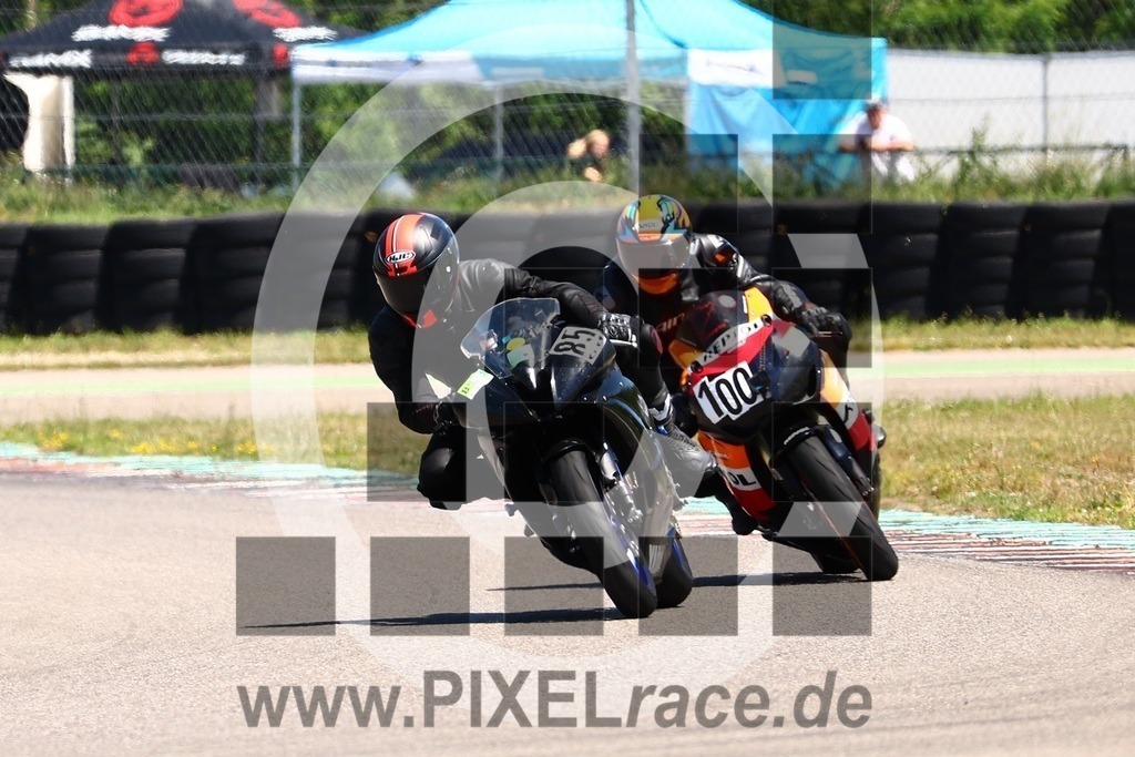 0085-20250530_01894 | Schöne Erinnerungen an spannende Momente - das festzuhalten ist unser Job. PIXELrace.de ist seit 2003 auf den Rennstrecken Europas unterwegs um die Action draußen beim Fahren und die wunderbare Stimmung imm Fahrerlager für euch einzufangen.