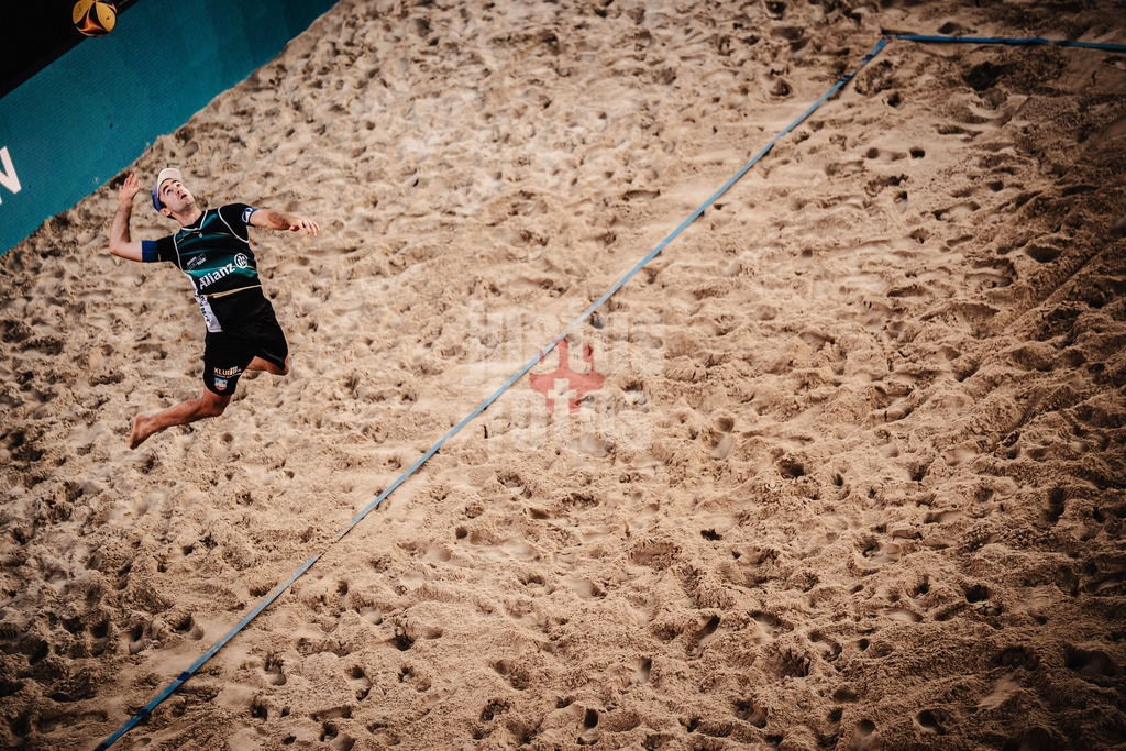 Beachvolleyball | Männer | Allianz German Beach Tour 2025 | Tourstop Berlin | 23.08.2025 | Aufschlag von Tilo Rietschel