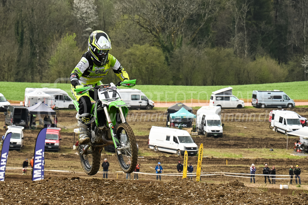 Motocross Schlatt bei Winterthur - 30. April 2023 | #17 Rohrbach Geraldine aus Maerwil (CH) auf Kawasaki in der Kategorie Swiss MX Women Cup am Motocross Schlatt bei Winterthur, 30. April 2023. 
Instagram: @mx_schlatt | @mc_wila | @sam_schweiz
Bild: Sportfotografie Markus Aeschimann | www.markus-aeschimann.ch - Realisiert mit Pictrs.com