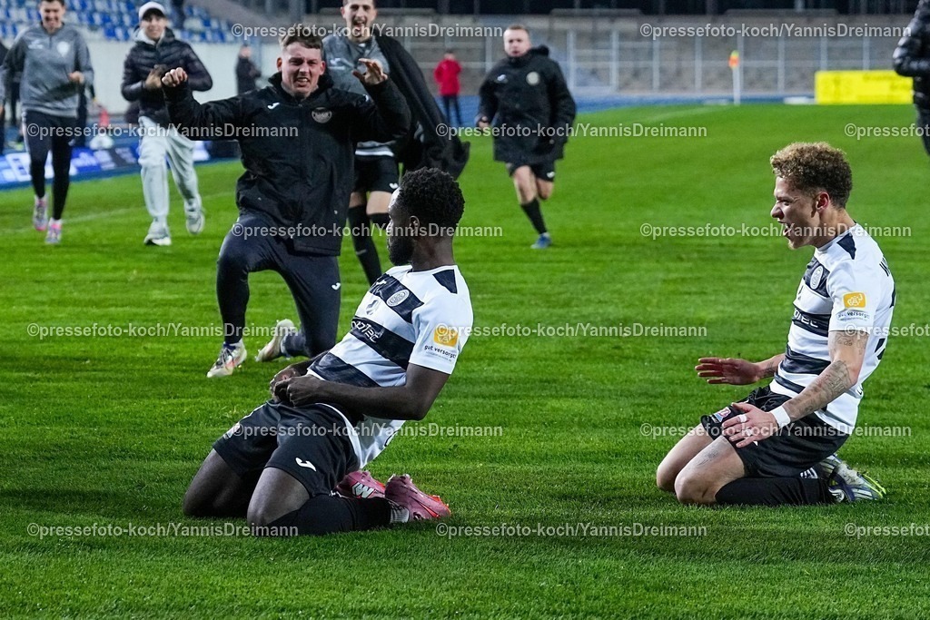 xYDRx06112501049 | 06.11.2025, xydrx, Fußball, Oberliga Westfalen, SG Wattenscheid 09 - FC Eintracht Rheine, Saison 2025 2026, Lohrheidestadion: Torjubel nach dem Tor zum 1:0 für die SG Wattenscheid 09 durch Torschütze Robert Nnaji (SG Wattenscheid 09 #8)
