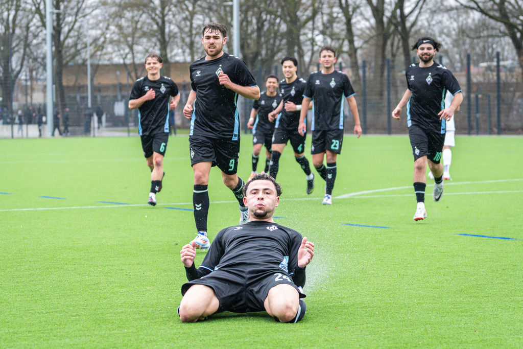 _BLR5634 | Professionelle Fußball- und Sportfotografie. Spielbilder online ansehen und kaufen – Einzelbilder oder komplette Galerien in hoher Qualität. - Realisiert mit Pictrs.com