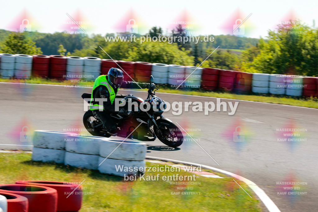 Moto-TeamOBK-21532 | Hier findet Ihr Bilder von Touristenfahrten auf der Nürburgring Nordschleife oder von anderen Veranstaltungen die ich besucht habe. Viel Spass beim Durch Schauen 