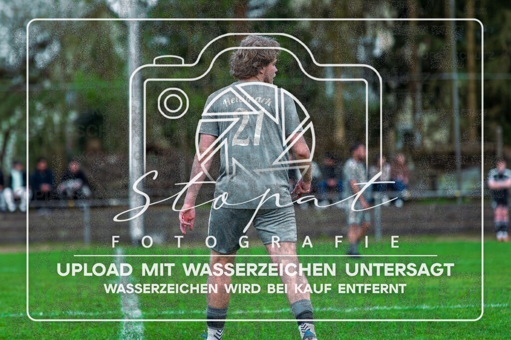 HMFGFS-1025 | Finn Schoenig (Heidmark 3 #21) beim Herren 3. Kreisklasse HK Spiel zwischen Heidmark III und FG Fulde-Stellichte im Heidmarkstadion, Bad Fallingbostel (Simon Paul Stopat) - Realisiert mit Pictrs.com