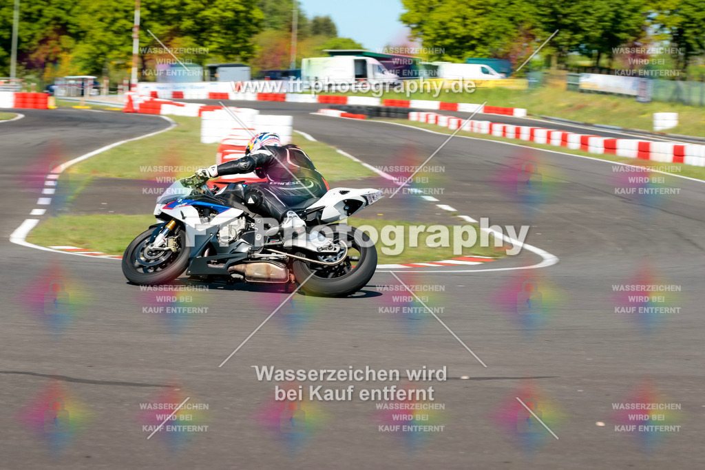 Moto-TeamOBK-21464 | Hier findet Ihr Bilder von Touristenfahrten auf der Nürburgring Nordschleife oder von anderen Veranstaltungen die ich besucht habe. Viel Spass beim Durch Schauen 