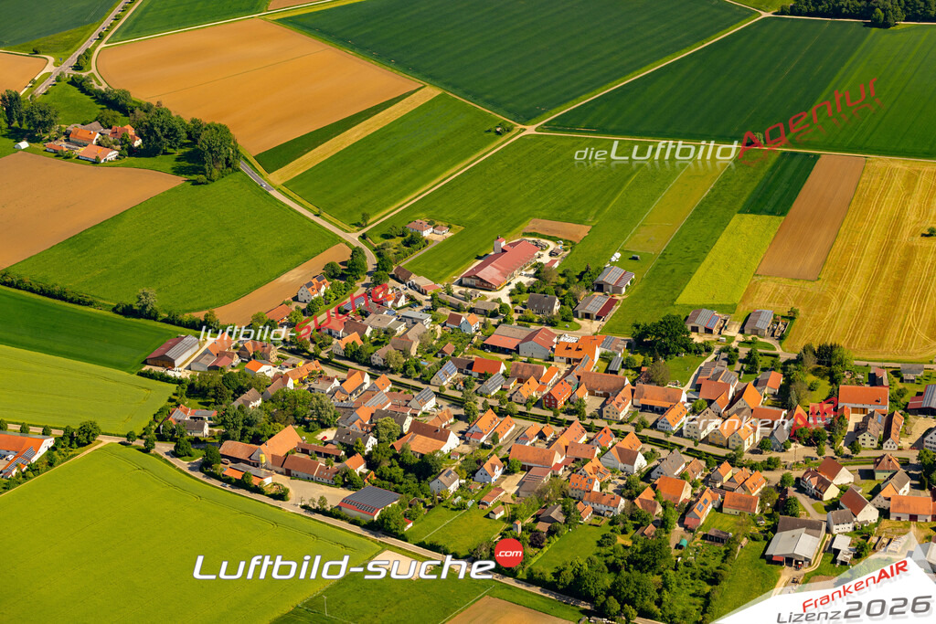 Das Luftbild zeigt :  Meinheim - Die Luftaufnahme wurde 2024 vom UL-Flugzeug aus erstellt ( keine Drohne ) - Hochauflösende Luftaufnahme - Für grossformatige Ausdrucke geeignet. Die Geschenkidee !Mit Lizenz und Bildrechte bestellbar