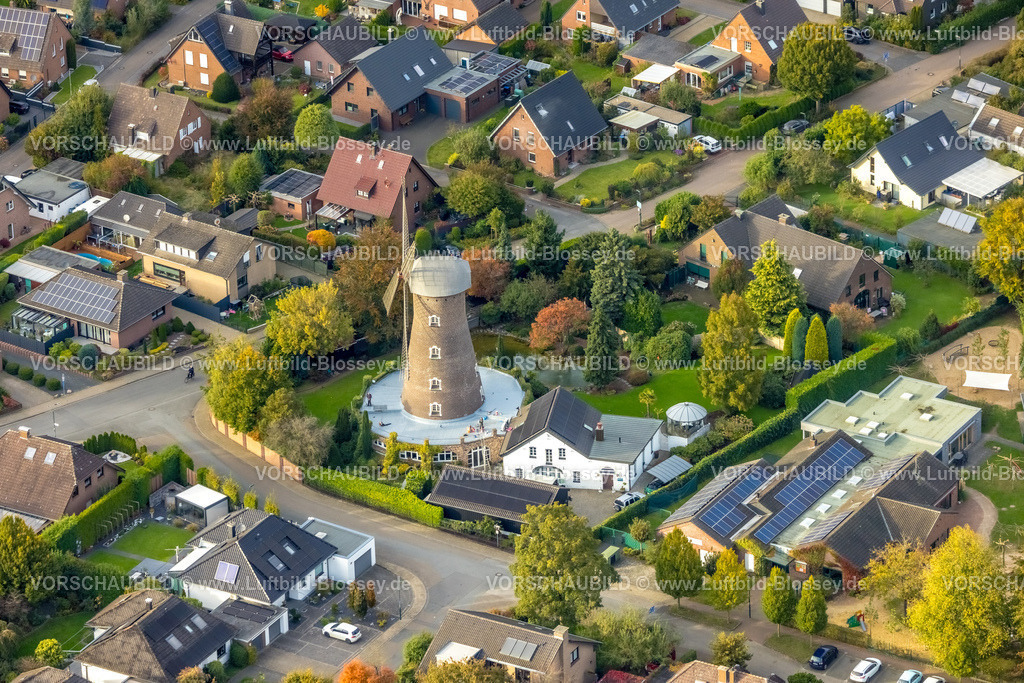 Hamminkeln241010948 | Luftbild, Windmühle Weßling mit Flügelkreuz, Erbauer Bernhard Büscher, Wohnhaus und Kita Kindergarten An der Windmühle, Hamminkeln, Niederrhein, Nordrhein-Westfalen, Deutschland