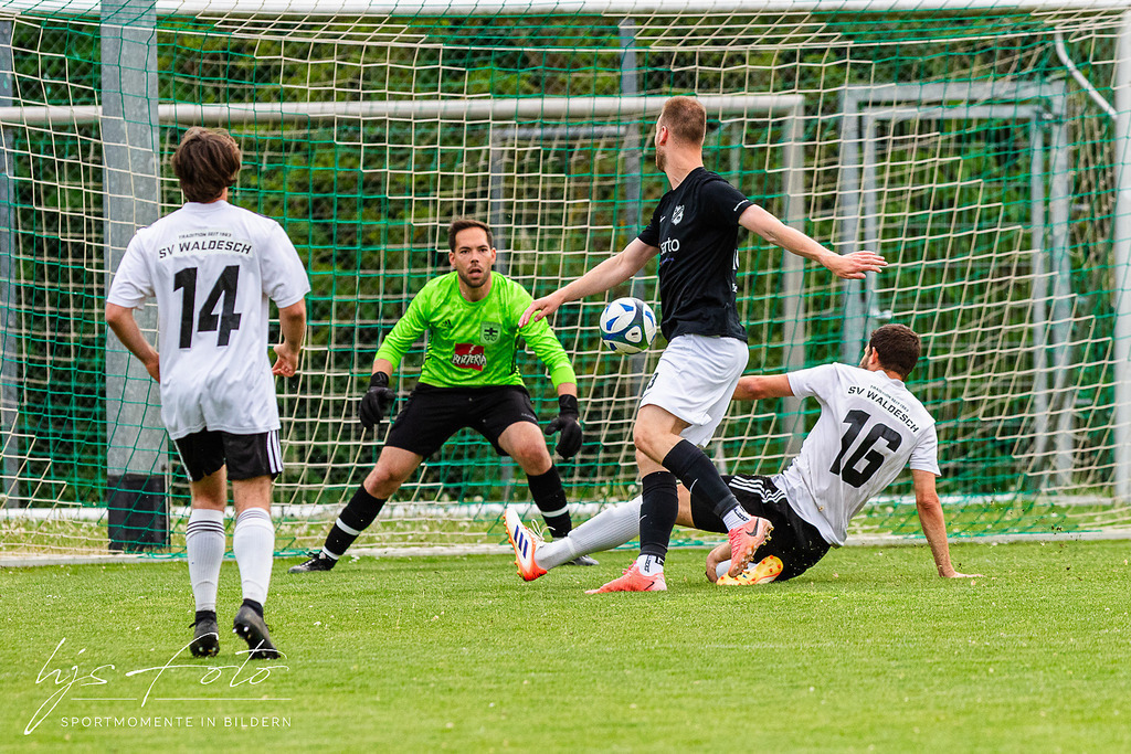 SV Waldesch - SG Urbar-13 | Sportfotografie Hermann-Josef Stoffel - Realisiert mit Pictrs.com