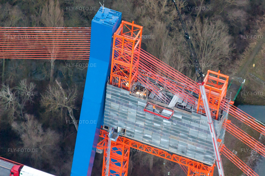 Luftbild: Baustelle zur Sanierung der Pylone der Autobahn- Brücke der BAB A61 über den Rhein in Hockenheim im Bundesland Baden-Württemberg in Deutschland. Foto: IMG_48678.jpg vom 14.01.2012 durch Werner Riehm/FLY-FOTO.de