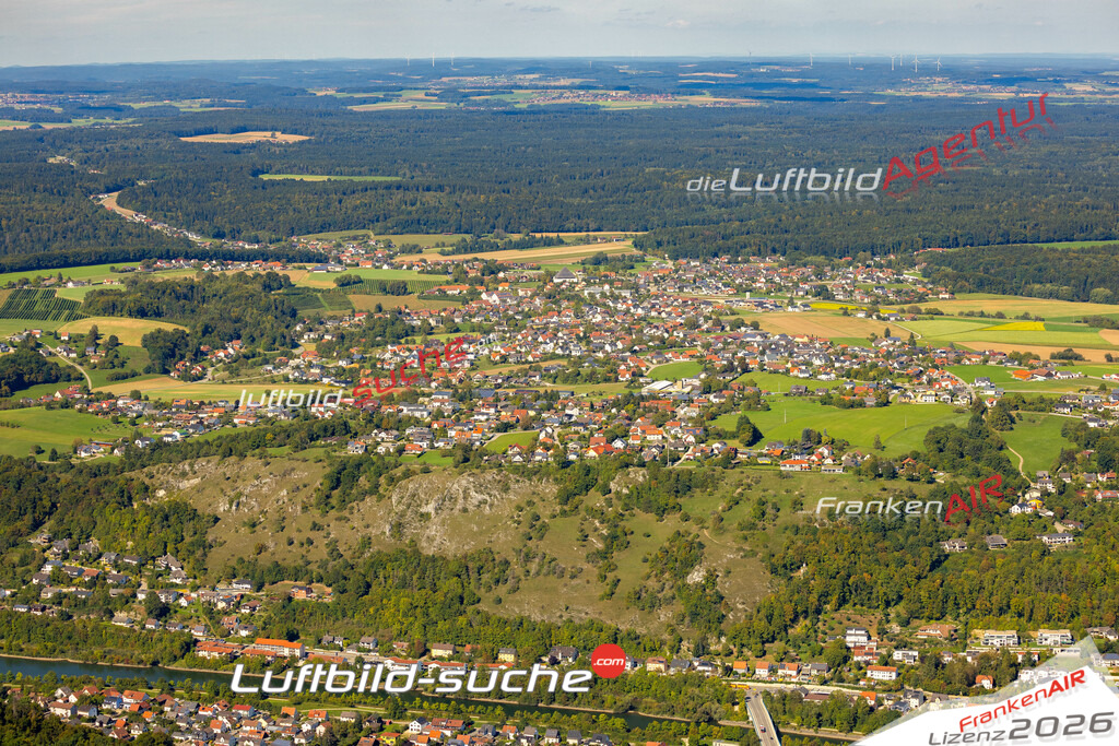 Das Luftbild zeigt : Neukelheim Ihrlerstein - Die Luftaufnahme wurde 2023 vom UL-Flugzeug aus erstellt ( keine Drohne ) - Hochauflösende Luftaufnahme - Für grossformatige Ausdrucke geeignet. Die Geschenkidee !Mit Lizenz und Bildrechte bestellbar