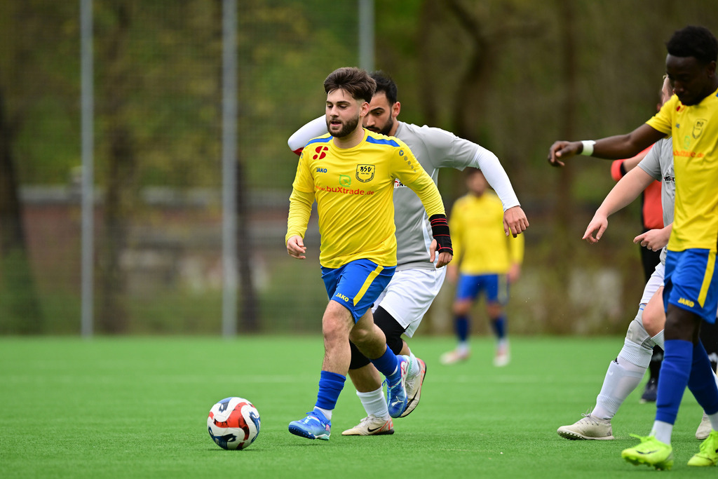 Fußball I Herren I Saison 2024-2025 I Kreisliga I 28. Spieltag I FTSV Altenwerder II - Buxtehuder SV | Der Sportfotograf. - Realisiert mit Pictrs.com