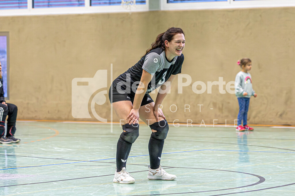 Heide Volleys Erste Frauen - Kahlert_ Alina (freut sich) vs SG Aligse 131225 dlP | immodelaporte-sportfotos - Realisiert mit Pictrs.com