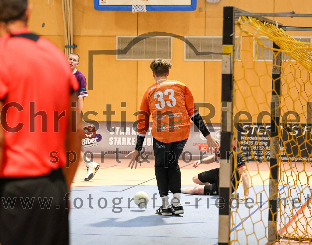 2024-09-21_025_SpVgg_Altenerding_gegen_TSV_1861_Mainburg | Erding, Deutschland, 21.09.2024:Handball, Bezirksoberliga Männer 2024 / 2025, 1. Spieltag, SpVgg Altenerding gegen TSV 1861 Mainburg, Endergebnis: 36:20Torwart Jannik Fleps (SpVgg Altenerding, #33)Foto: Christian Riedel / fotografie-riedel.net