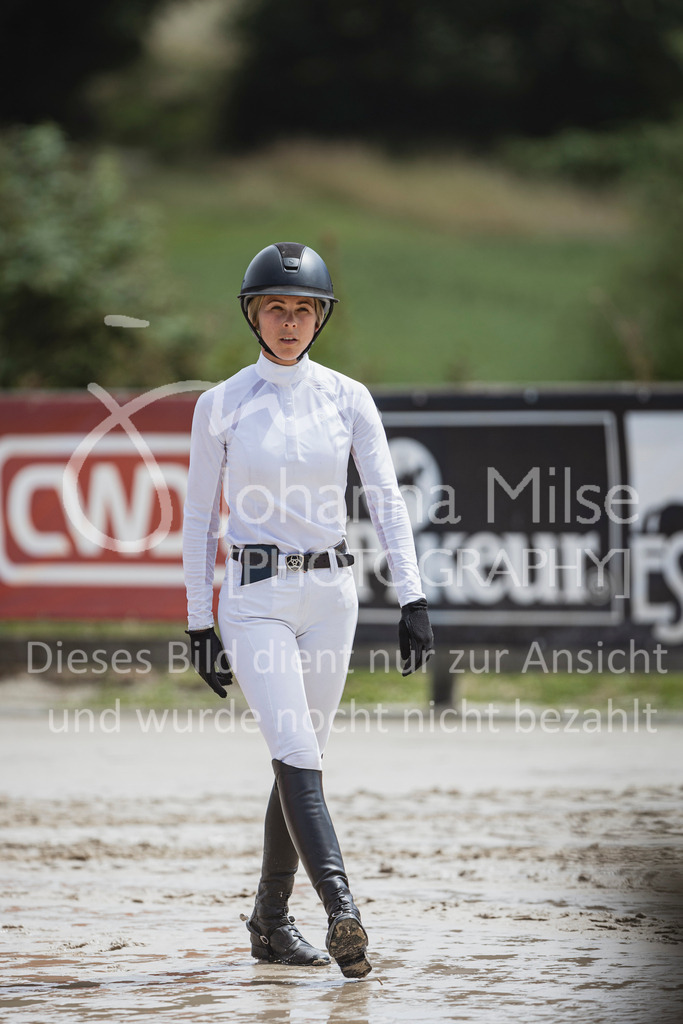 240629_LüPfSpTa_GP-205 | Deine schönsten Turniermomente als professionelle Fotos! Entdecke hochwertige Pferdesport-Fotografie im Online-Shop. Jetzt Fotos finden & bestellen!