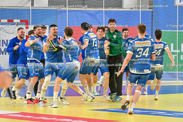 AUT, HLA, HC Linz AG vs Fivers WAT Margareten | 21.05.2024, Sporthauptschule Linz-Kleinmuenchen, AUT, HLA, HC Linz AG vs Fivers WAT Margareten, im Bild Jubel Spieler HC Linz AG (Linz)


// HLA, Handball Liga Austria Match between HC Linz AG vs Fivers WAT Margareten in Linz, Austria on 2024/05/21