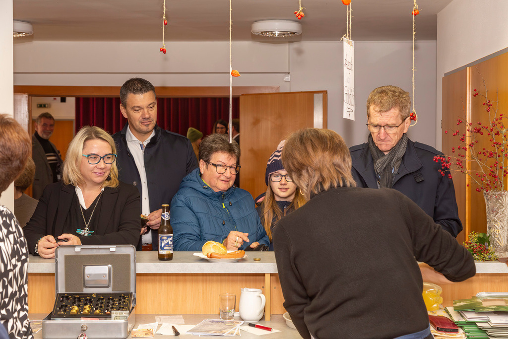 Festmesse-091 | Fotodoku der Festmesse anläßlich der Seligsprechung von Maria Theresia LEDOCHOWSKA 1975, zelebriert von Altbischof DDr. Klaus Küng und Pfarrer Mag. Zenon PAJAK in der Pfarrkirche Loosdorf. 
