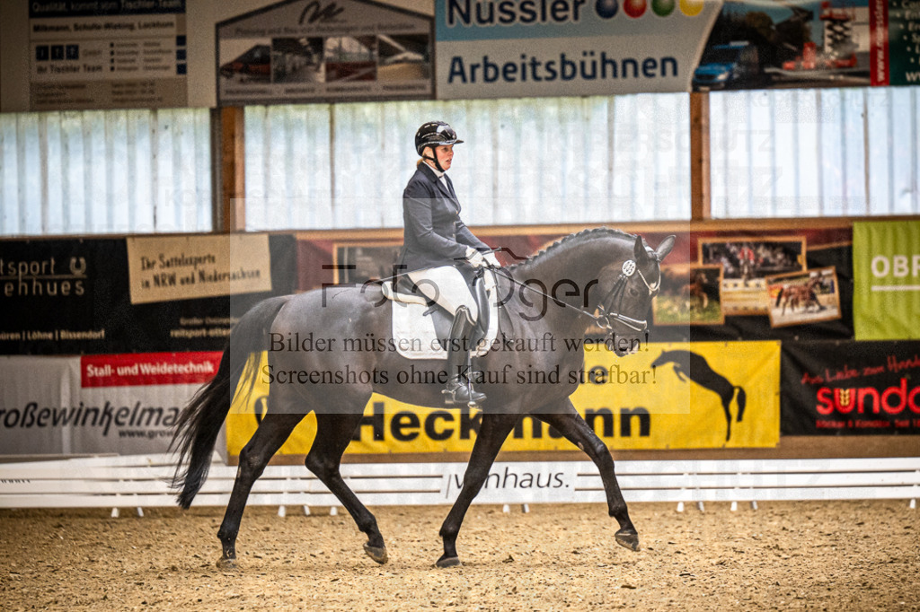 DOS_0678 | Entdecke hochwertige Reitturnierfotos von Foto Oger. Professionell, emotional und authentisch – jetzt Lieblingsmomente im Shop bestellen.Deutschlandweite Turnierfotografie. - Realisiert mit Pictrs.com