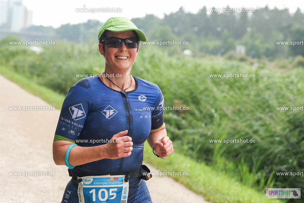LUR_1550 | 34. M-net Erlanger Triathlon 2025 #erlangertriathlon  #mnettriathlon2025 #mnettriathlon #team #olympischedistanz #mitteldistanz #triathlon #maindonaukanal  #erlangertriathlon2025 #yourpictrs #tv1848 #tv1848erlangen  #triathlonbayern #sportinerlangen #demsportverbunden #sportshot_your_pictrs Copyright: www.sportshot.de