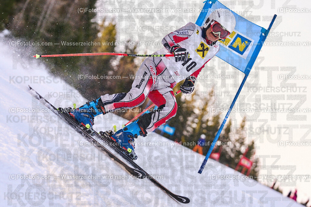 ALP0171_MastersCup-RTL-I_LKHF_Waerder Heinz | NÖ Raiffeisen MastersCup, Jugend - Damen - Herren, Riesentorlauf-Rennen 1 auf der Fuchswaldpiste, durchführender Verein: Schiklub Lackenhof, So 9. Februar 2025.