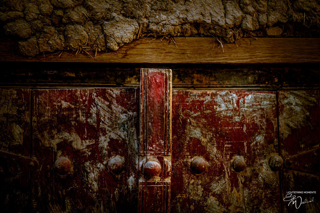 Nizwa Souk, Oman | Herzlich willkommen auf meiner Seite! Ich bin Elke Wallnisch, Deine Fotografin für lichtstarke Momente. Der Name steht für alles, was mich mit der Fotografie verbindet: Das Licht und seine machtvolle Wirkung auf eine Situation oder unsere Stimmung - Realisiert mit Pictrs.com