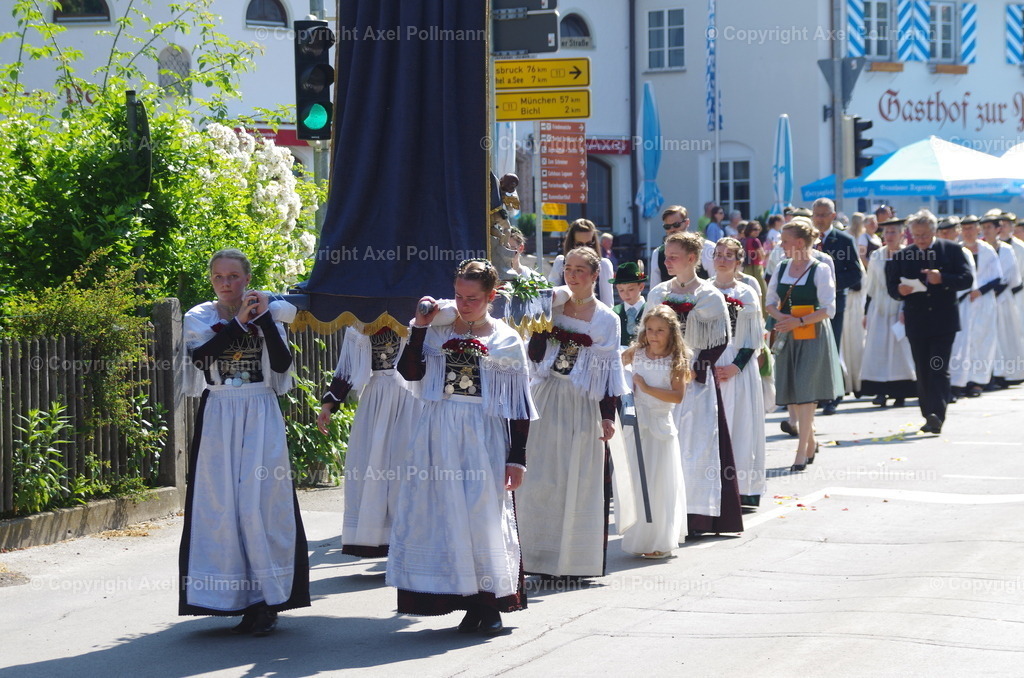 IMGP4200 | fotografiert von Axel PollmannLeonhardi Wallfahrt Benediktbeuern und Murnau, Fronleichnam, Fasching, Landschaft im Loisachtal und Benediktbeuern  - Realisiert mit Pictrs.com