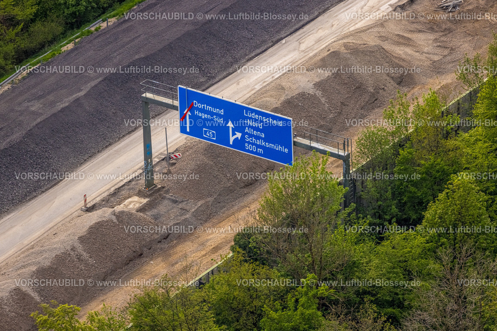 Luedenscheid240502694Rahmede-Bruecke_Autobahn-A45 | Luftbild, Lüdenscheid, Bauarbeiten an der Rahmedetalbrücke an der Autobahn A45, Verkehrsinfrastruktur, die ersten Fundamente der Brückenpfeiler sind erkennbar, Autobahnsperrung, Ruhrgebiet, Nordrhein-Westfalen, Deutschland