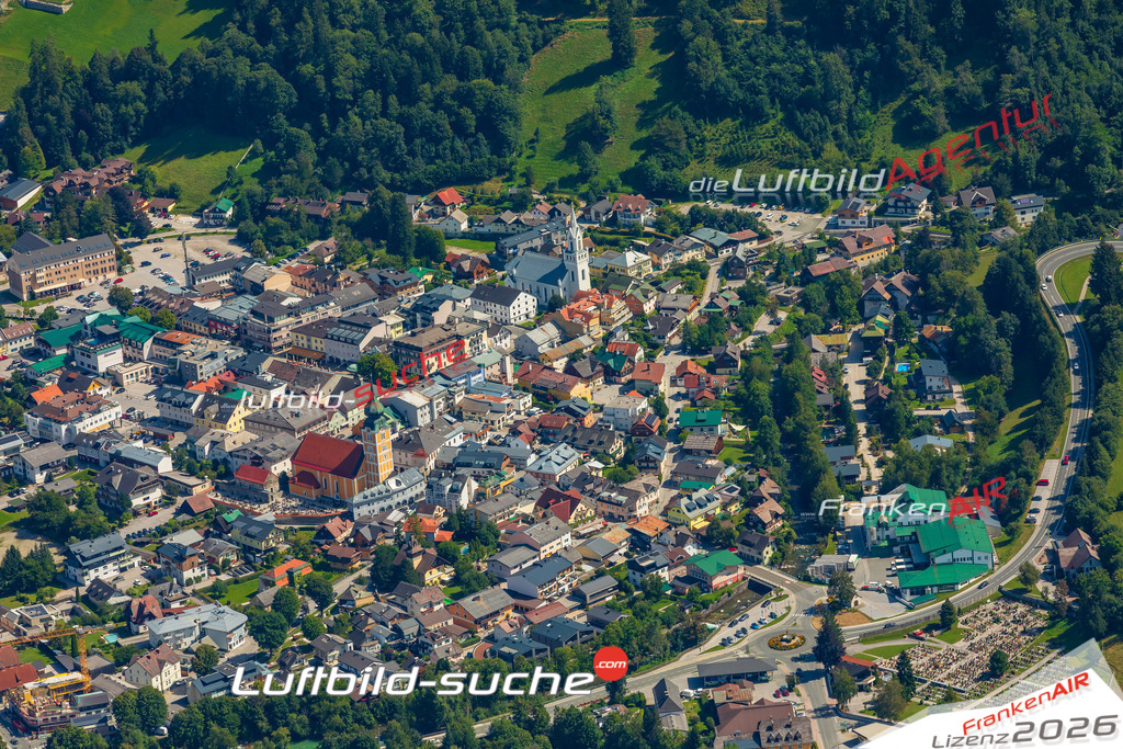 Luftaufnahme der Stadt Schladming - Die Luftaufnahme wurde 2025 vom UL-Flugzeug heraus erstellt ( keine Drohne ) - Hochauflösende Luftaufnahme - für professionelle Ausdrucke geeignet. Die Geschenkidee !Mit Lizenz und Bildrechte bestellbar