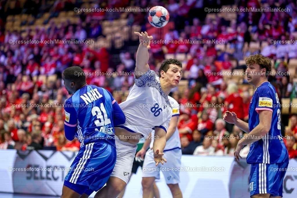 EHF24012601115 | 24.01.2026, Handball, Men's EHF EURO 2026, Frankreich - Portugal, Jyske Bank Boxen in Herning, Dänemark, Main Round:  Dylan Nahi (France #31) im Zweikampf gegen   Ricardo Caldeira Brandao (Portugal #86)
