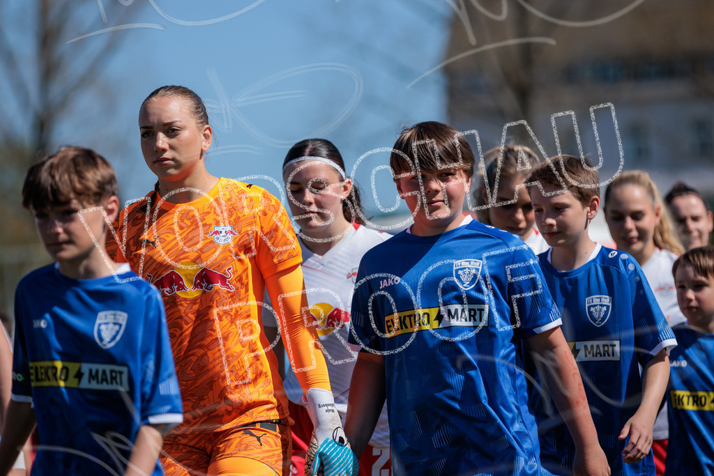 Gipfeltreffen der Frauen: Finale um den Sachsenlotto Landespokal 2026 | Am 1. Mai 2026 trafen im Endspiel des Sachsenlotto Landespokals die Frauen des Chemnitzer FC und die zweite Mannschaft von RasenBallsport Leipzig aufeinander. Vor stimmungsvoller Kulisse kämpften beide Teams ab 15:00 Uhr um die begehrte Trophäe des sächsischen Fußballs. Diese Galerie zeigt die Highlights, packende Zweikämpfe und die emotionalsten Momente des Finaltags. - Realisiert mit Pictrs.com