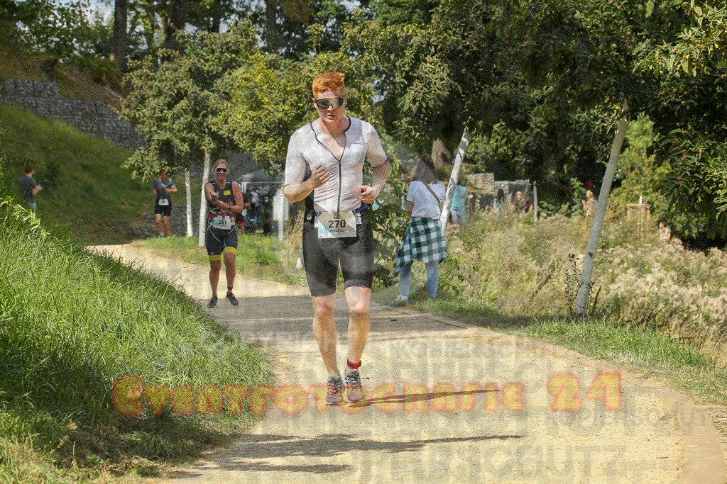 250824_1332_EX1_2735 | Sportfotografie im Rhein-Sieg Kreis, Köln, Bonn, NRW, Rheinland Pfalz, Hessen, etc. Unser Tätigkeitsfeld umfasst den Laufsport vom Volkslauf über den Marathon, Duathlon, Triathon bis zum Ultralauf wie Kölnpfad Ultra oder Schindertrail.