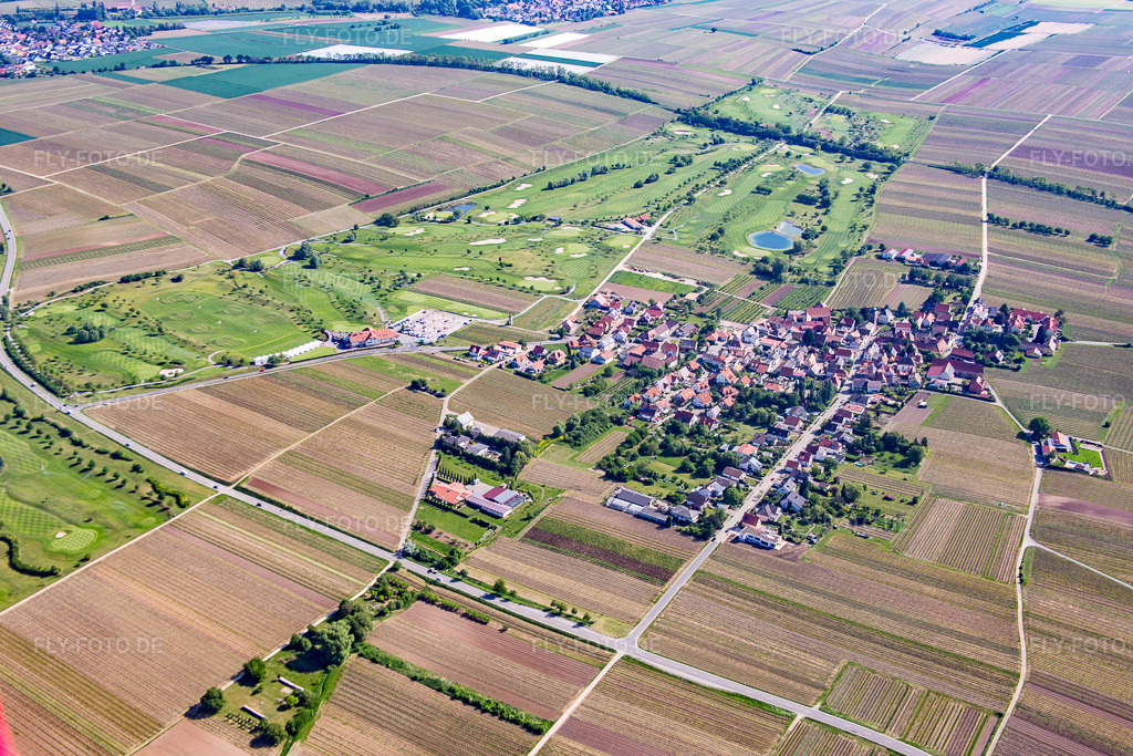 Luftbild: Dackenheim, Golfplatz in Dackenheim im Bundesland Rheinland-Pfalz in Deutschland. Foto: IMG_078729.jpg vom 13.05.2015 durch Werner Riehm/FLY-FOTO.de