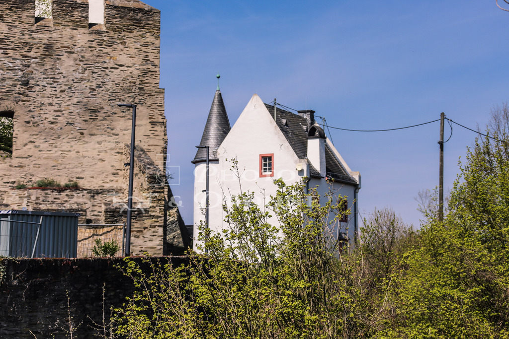 Burg Sterrenberg-8074 | Die Burg Sterrenberg ist eine der feindlichen Brüder oberhalb von Kamp Bornhofen. - Realisiert mit Pictrs.com