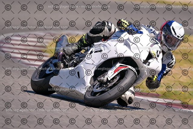 26bt05-1007 | markuskiefer.com - Realisiert mit Pictrs.com